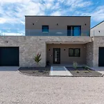 Villa Dafna