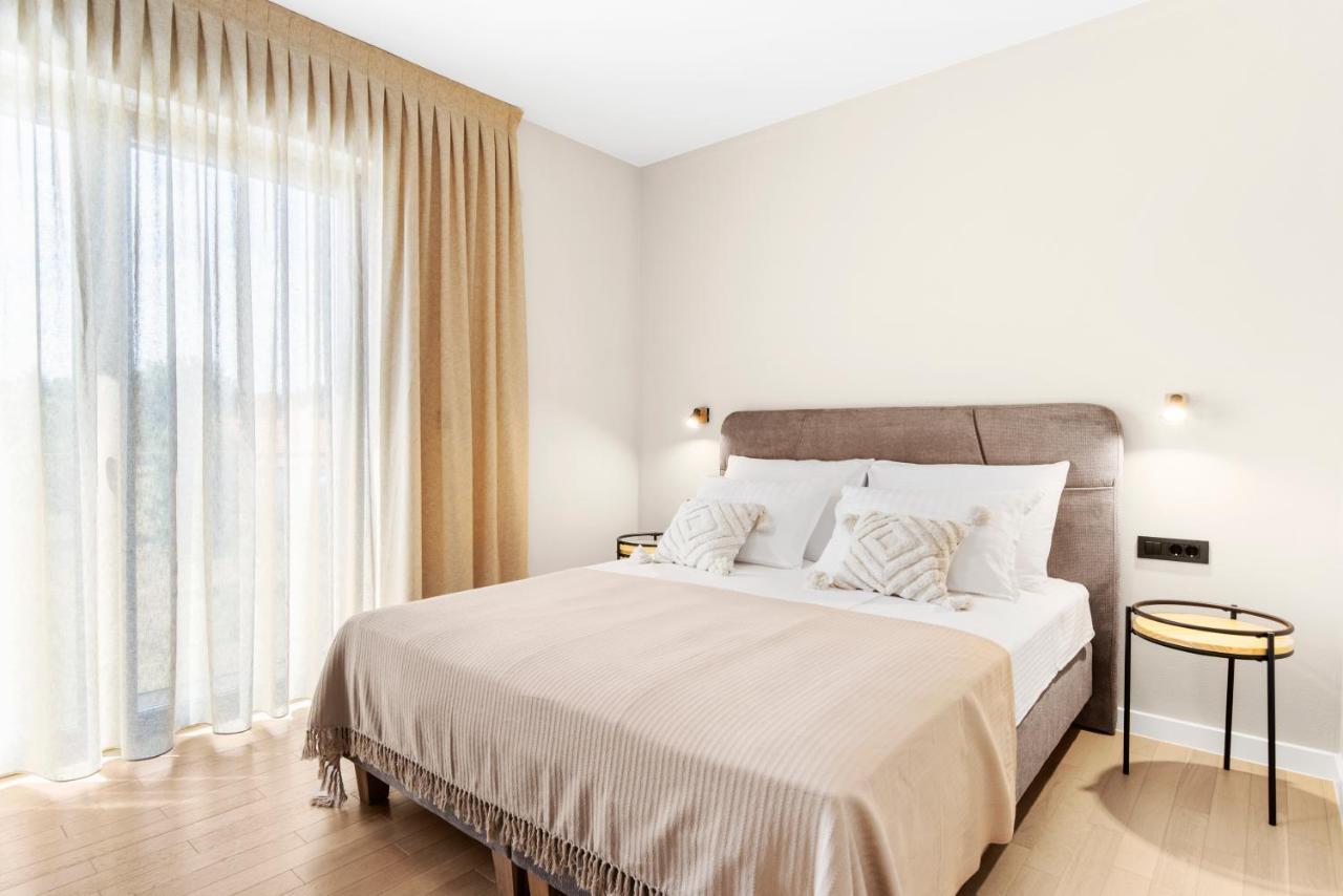 Dafna Villa *