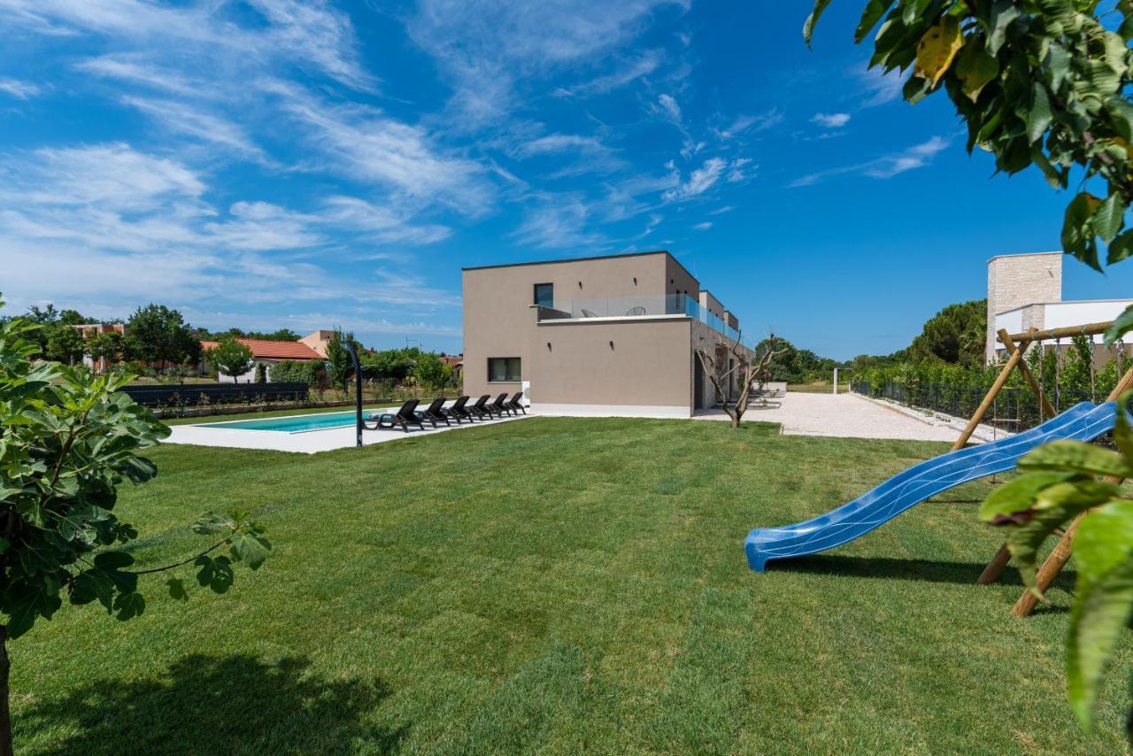 Dafna Villa *